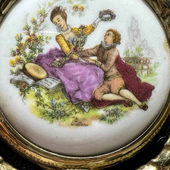 Vintage Small Brass Framed Porcelain Lovers Watteau Cameo - Picture 4 of 10